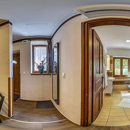 Napraforgo Wellness Haz Es Panzio Bed & Breakfast Pecs Exterior photo