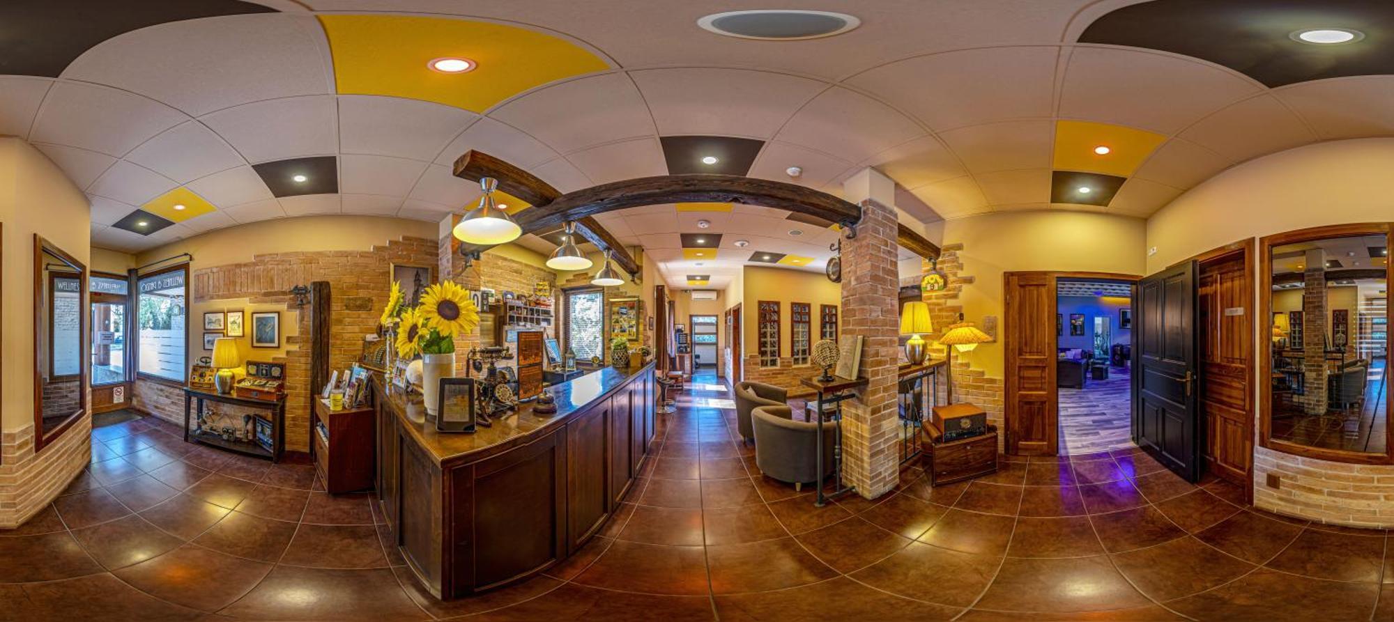 Napraforgo Wellness Haz Es Panzio Bed & Breakfast Pecs Exterior photo