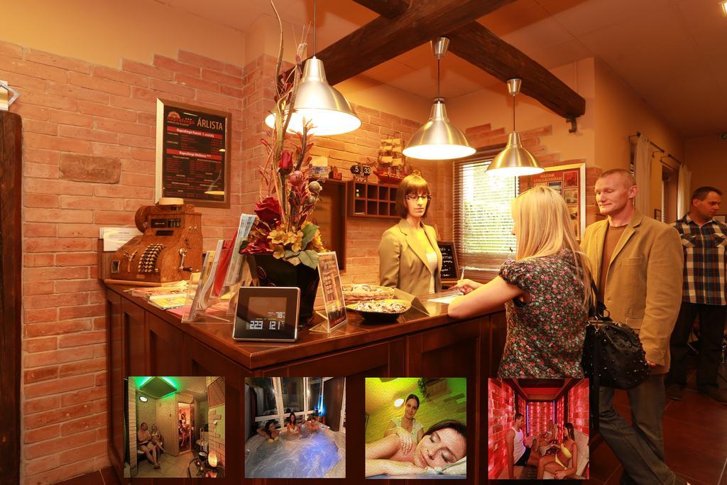 Napraforgo Wellness Haz Es Panzio Bed & Breakfast Pecs Exterior photo
