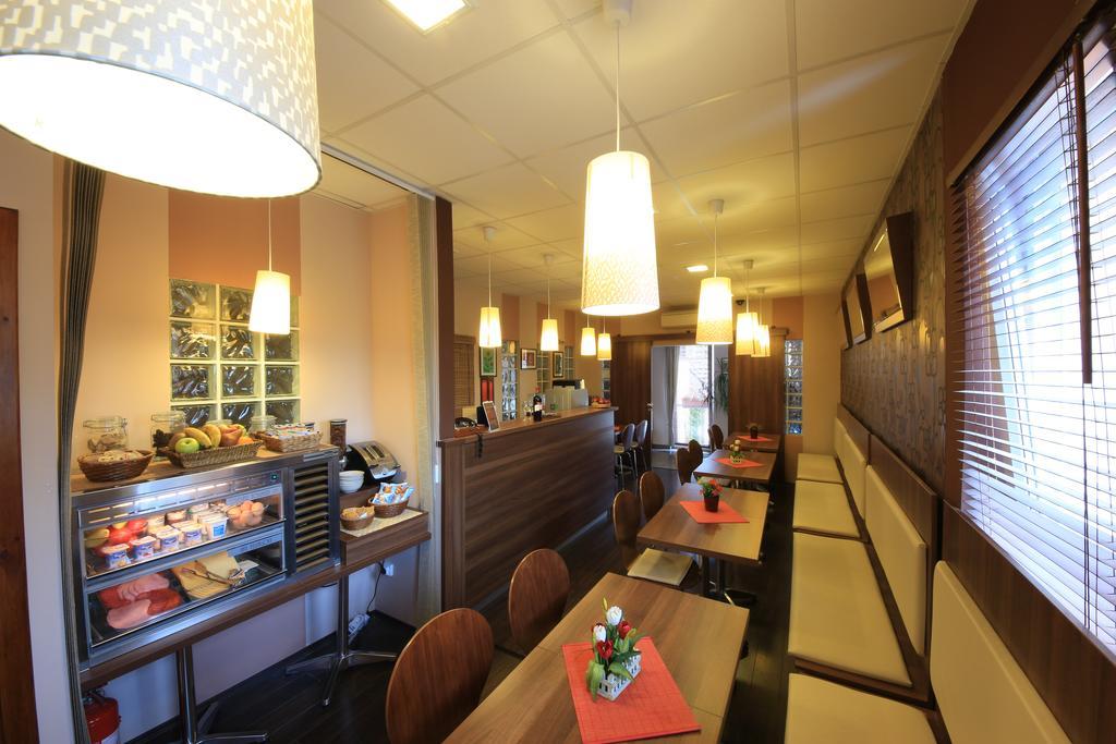 Napraforgo Wellness Haz Es Panzio Bed & Breakfast Pecs Exterior photo